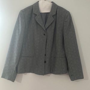 Women’s Sag Harbor Grey Two-Piece Suit: Women’s 16